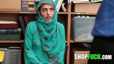 innocent Muslim lady Was Tricked And banged By A Corrupt Cop - SHOPFUCK
